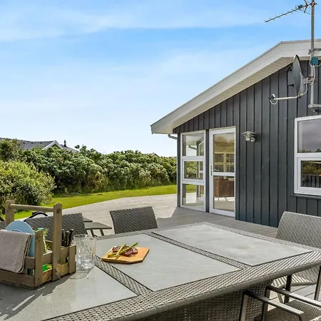 Cvetan - 200m From The Sea By Interhome *
